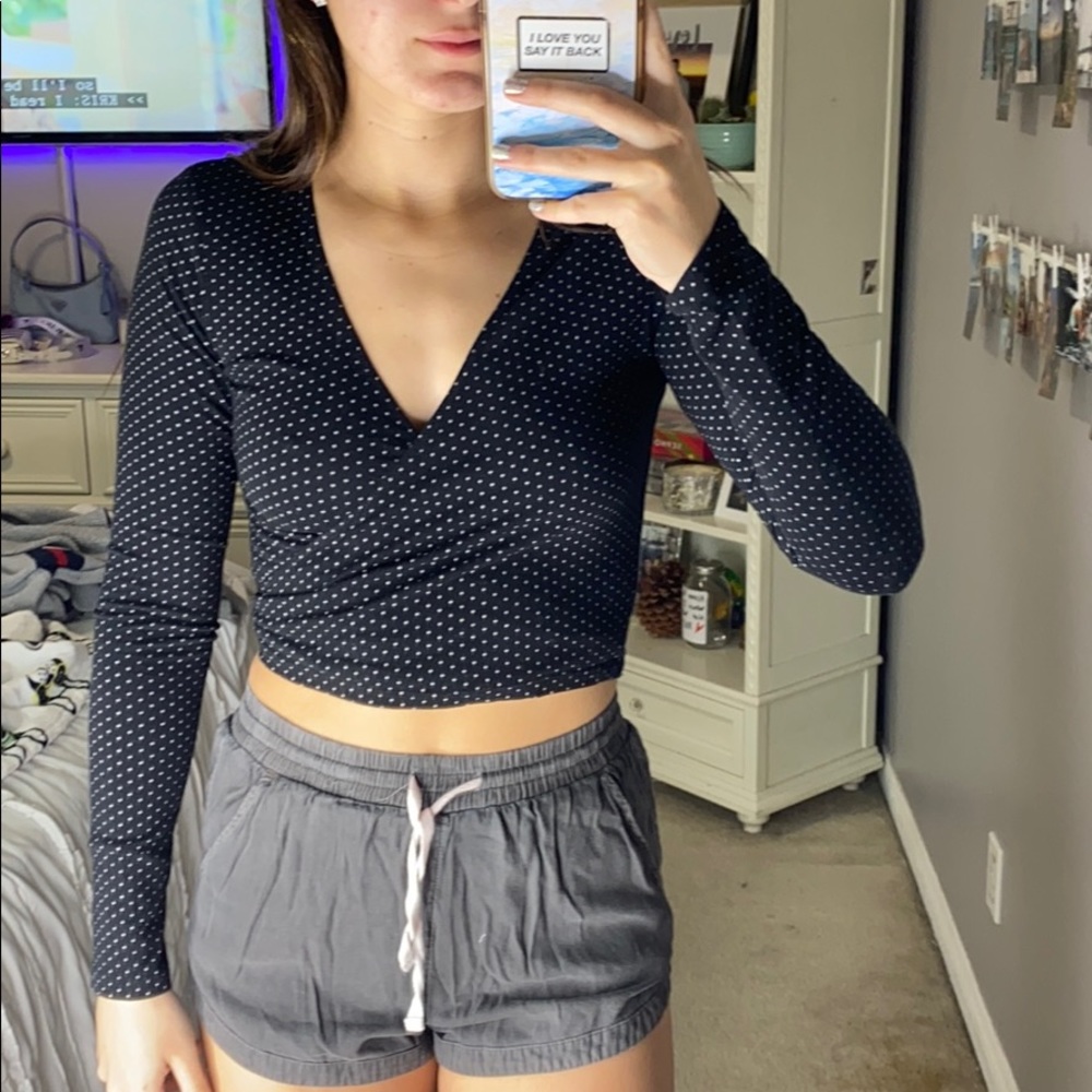 BRANDY MELVILLE WRAP TOP